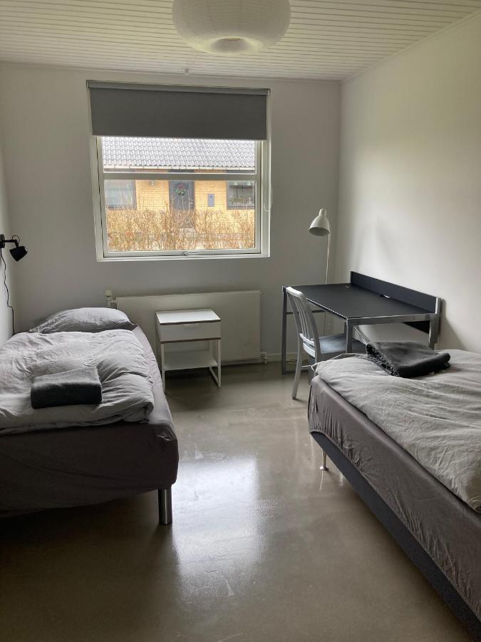 Villa Med Private Vaerelser Delt Badevaerelse/Kokken, Viby Sj. 外观 照片