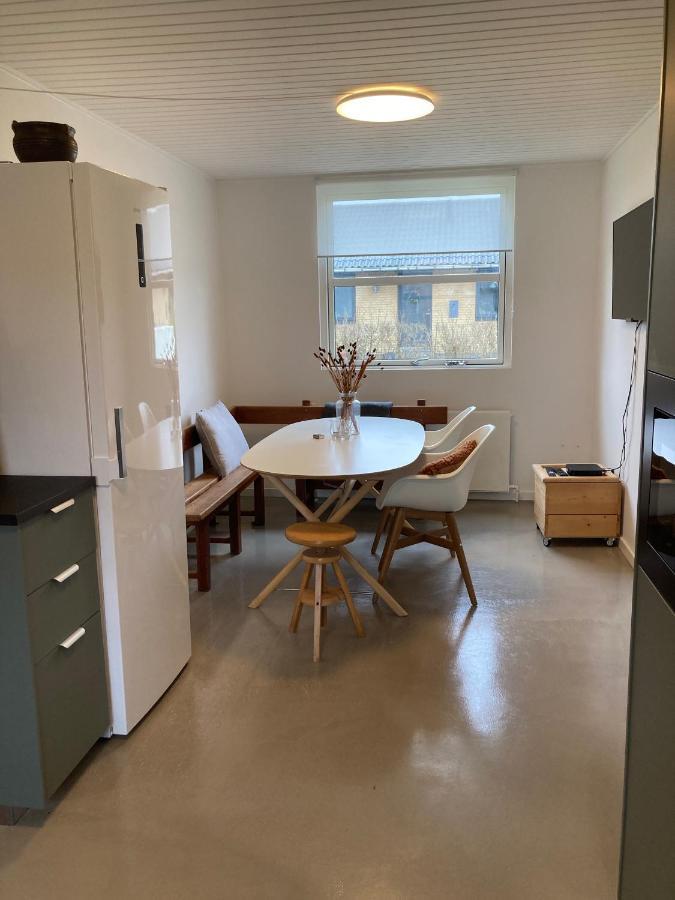 Villa Med Private Vaerelser Delt Badevaerelse/Kokken, Viby Sj. 外观 照片