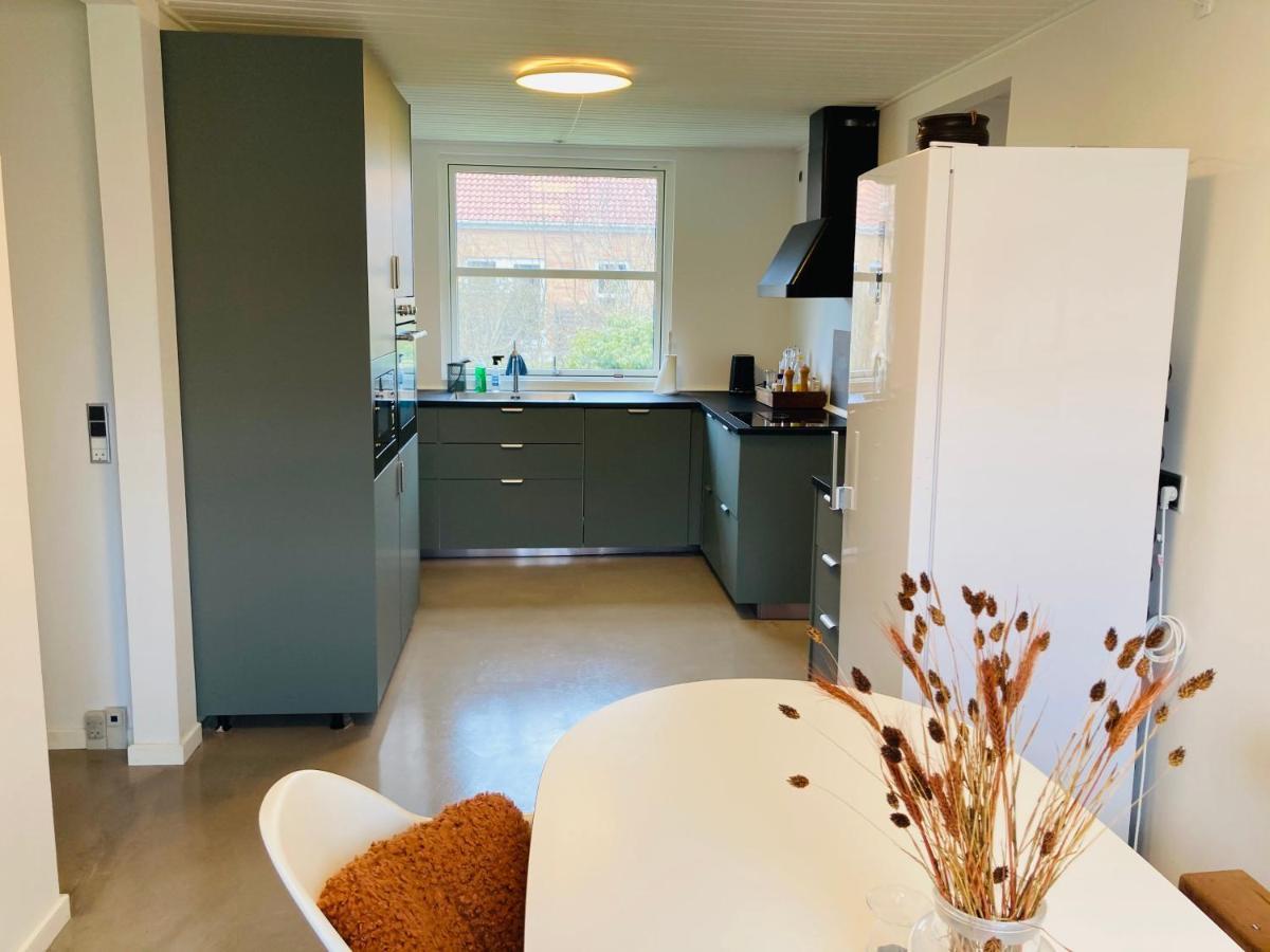 Villa Med Private Vaerelser Delt Badevaerelse/Kokken, Viby Sj. 外观 照片