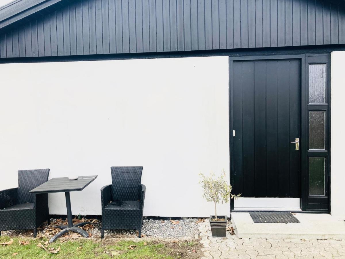 Villa Med Private Vaerelser Delt Badevaerelse/Kokken, Viby Sj. 外观 照片