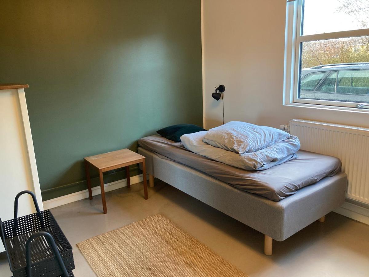 Villa Med Private Vaerelser Delt Badevaerelse/Kokken, Viby Sj. 外观 照片