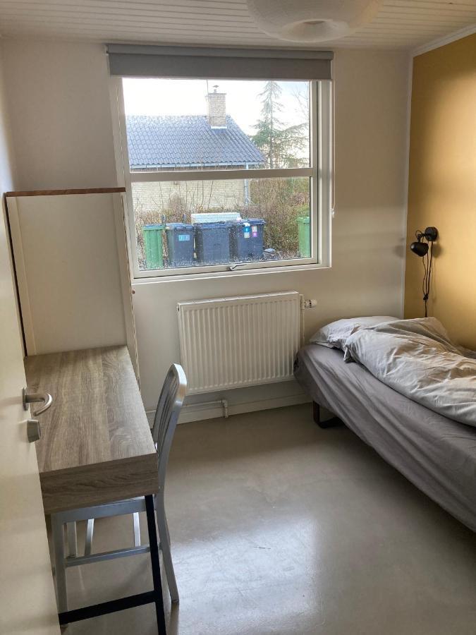Villa Med Private Vaerelser Delt Badevaerelse/Kokken, Viby Sj. 外观 照片